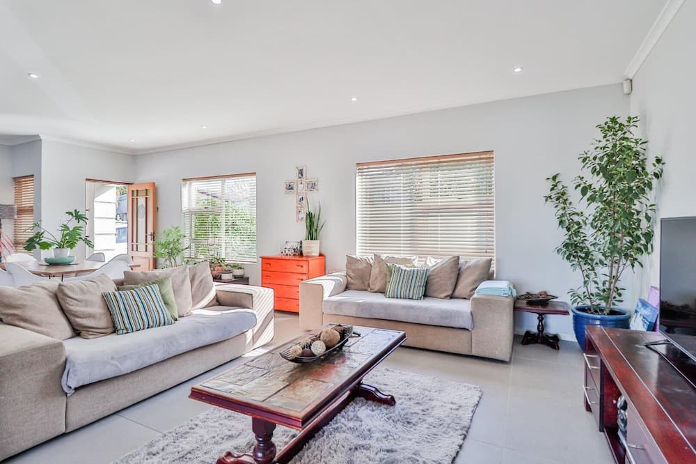 Photo of Livingroom in Durbanville