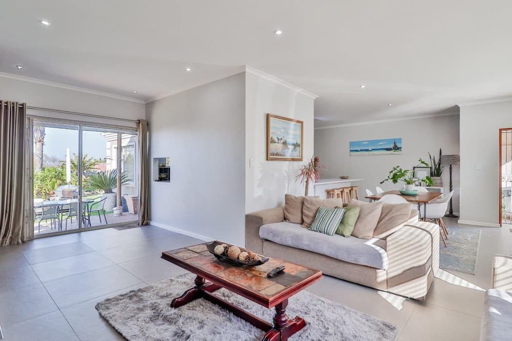 Photo of Livingroom in Durbanville