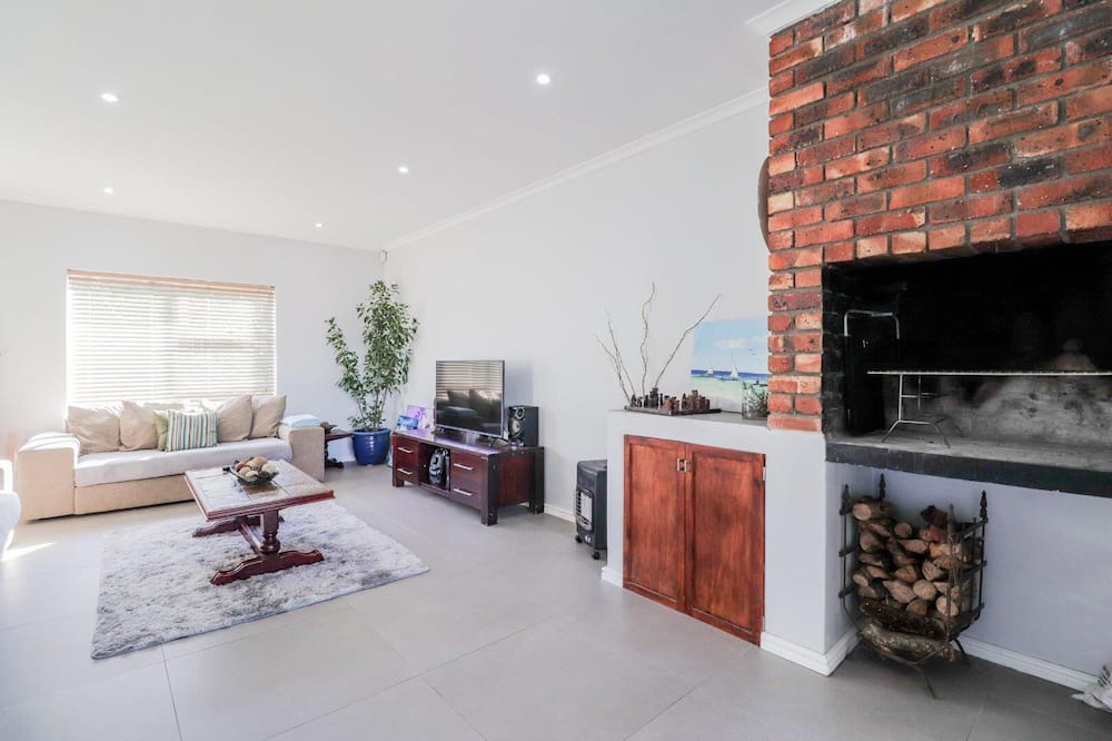 Photo of Livingroom in Durbanville