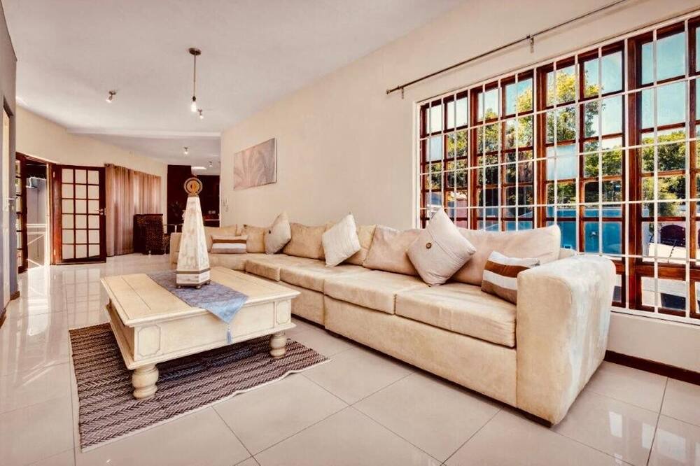 Photo of Livingroom in Greater Johannesburg Metropolitan Area