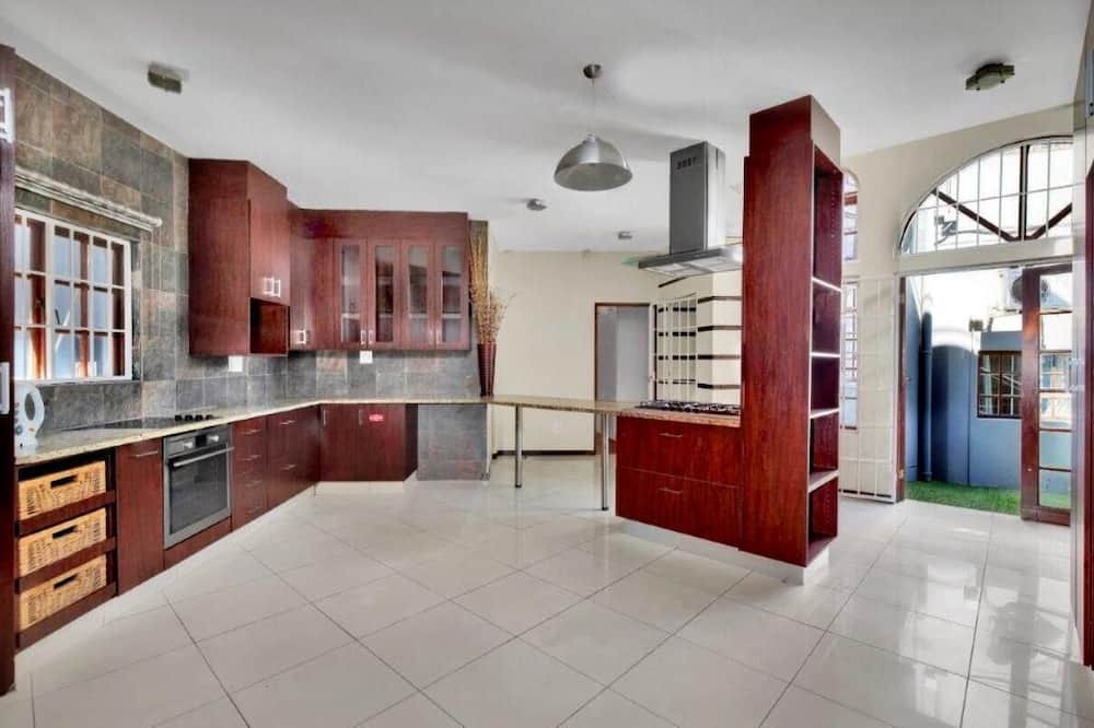 Photo of Kitchen in Greater Johannesburg Metropolitan Area
