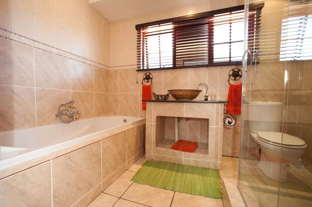 Photo of Bathroom in Universitas