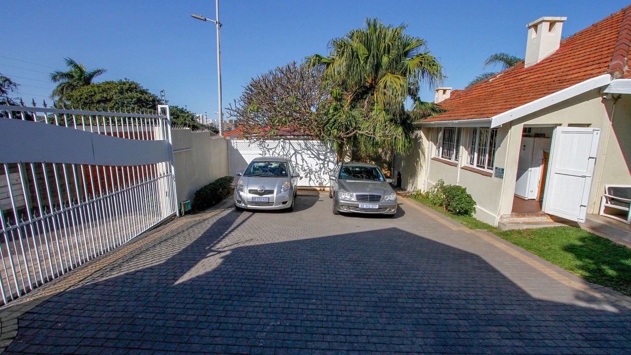 Photo of Others in Essenwood