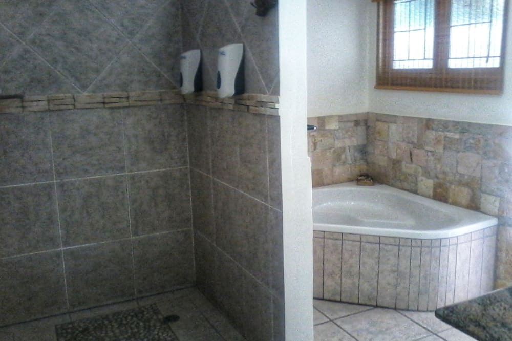 Photo of Bathroom in Kingsburgh