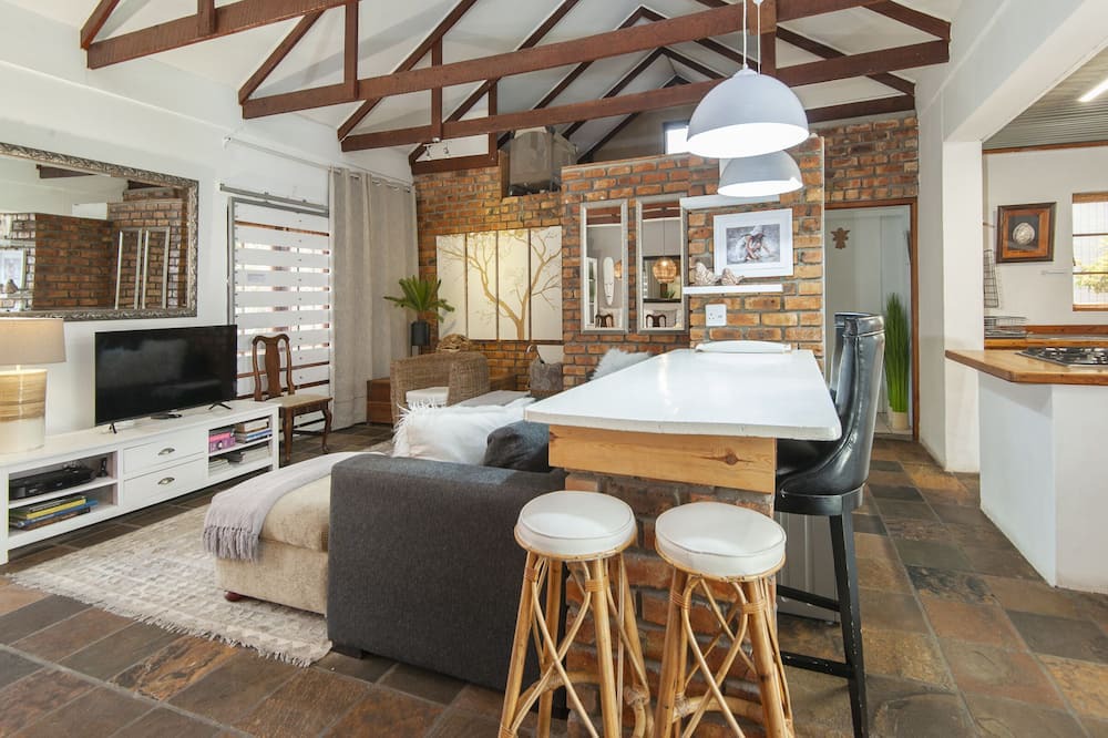 Photo of Livingroom in Hermanus City-Centre