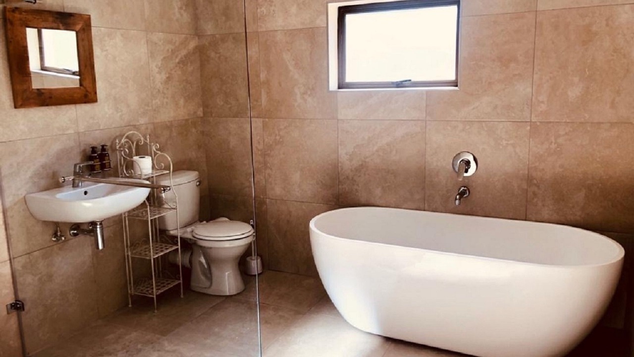 Photo of Bathroom in Three Sisters