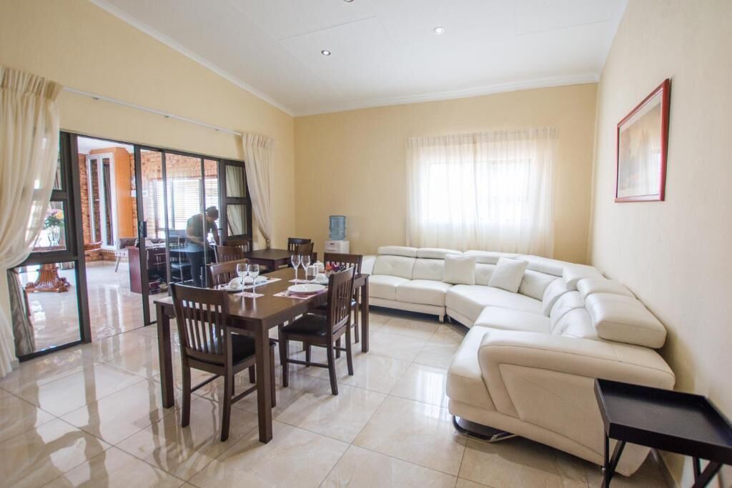 Photo of Livingroom in Thorny Bush Game Reserve