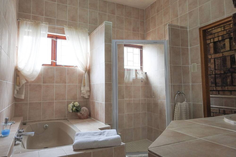 Photo of Bathroom in Linkside