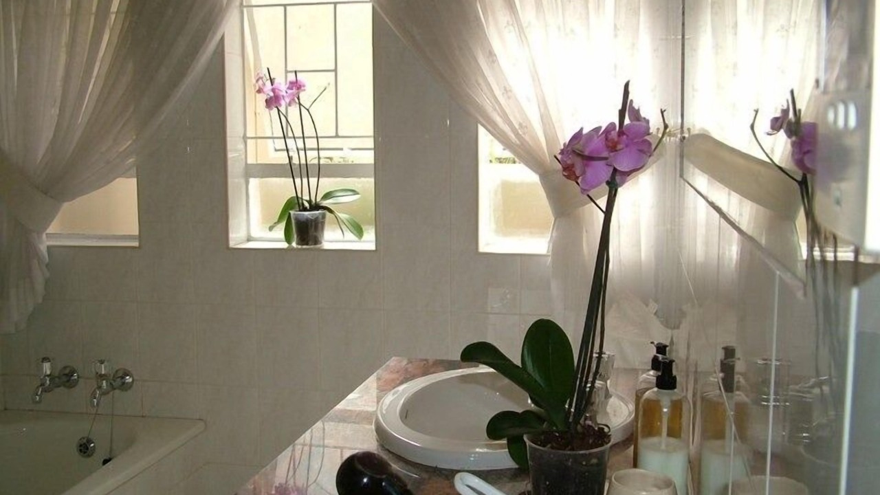 Photo of Bathroom in Baileys Muckleneuk