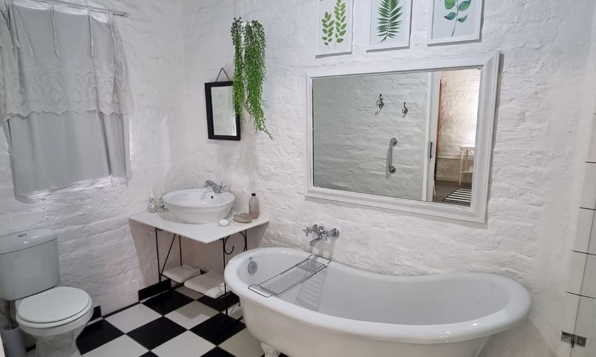 Photo of Bathroom in Graaff-Reinet