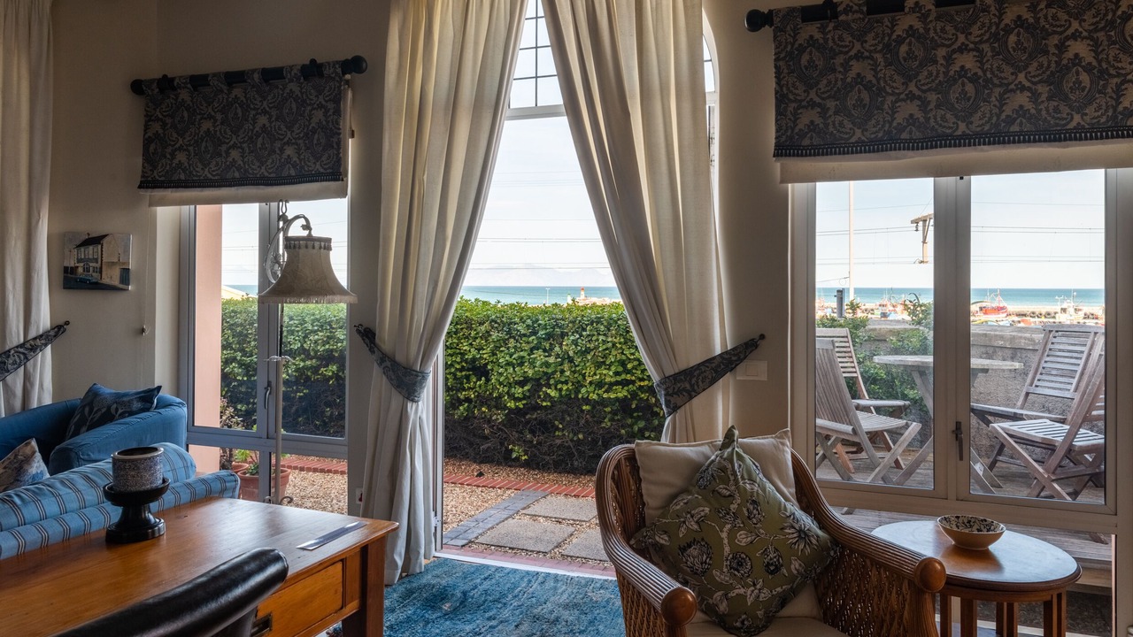 Photo of Livingroom in Kalk Bay