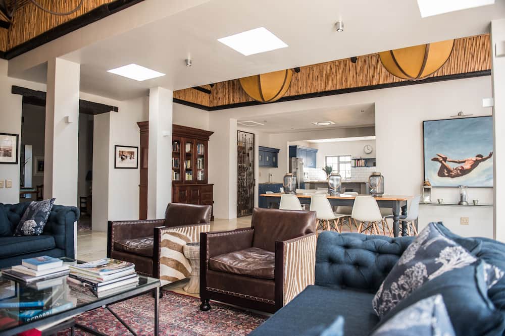 Photo of Livingroom in Stanford