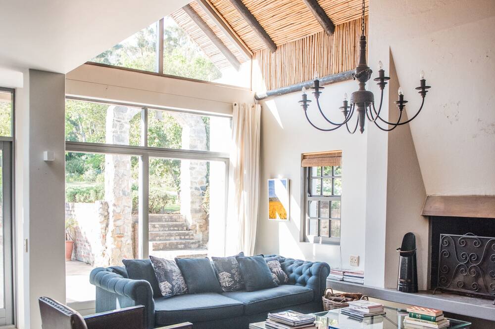 Photo of Livingroom in Stanford