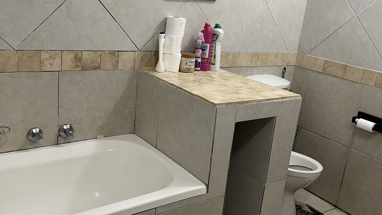 Photo of Bathroom in Leisure Crest