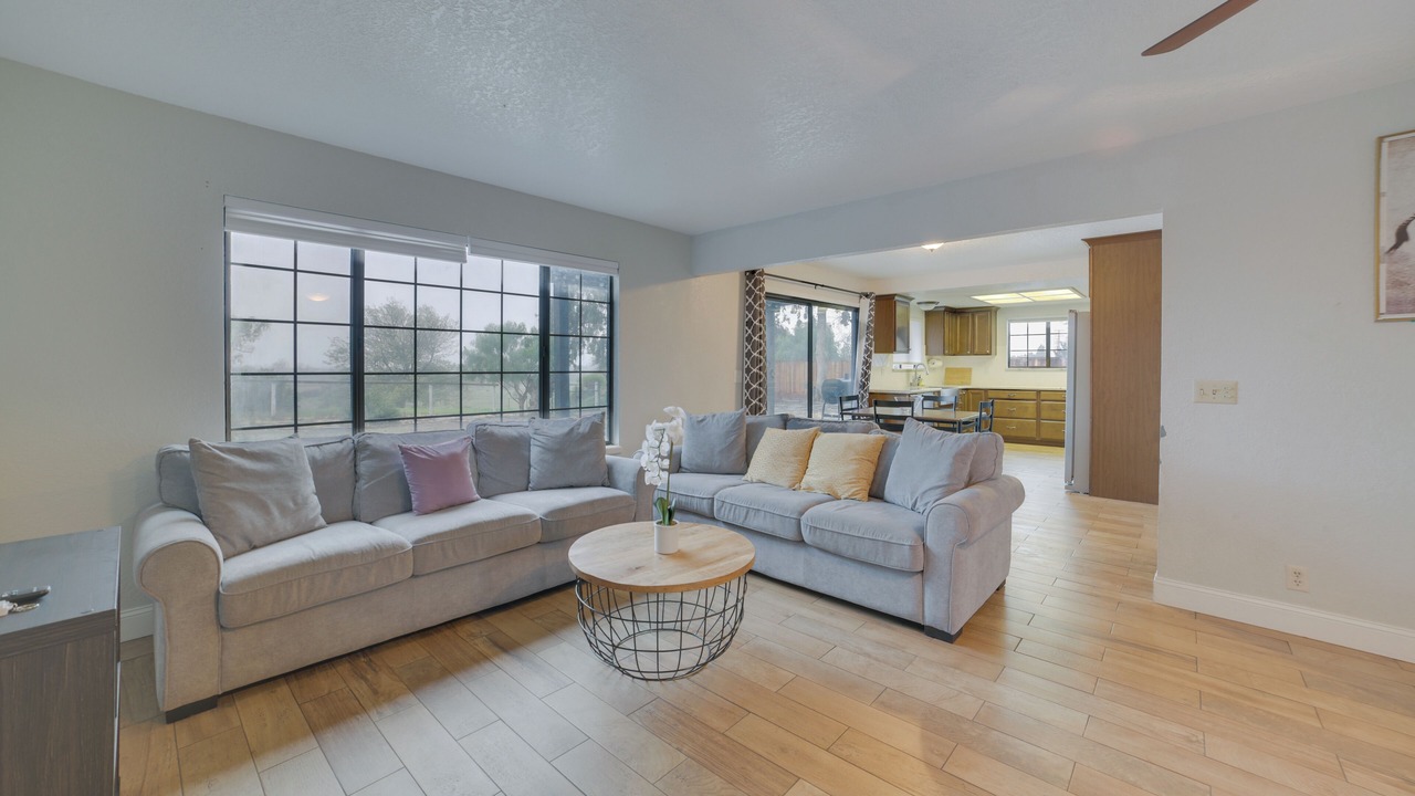 Photo of Livingroom in Hollister