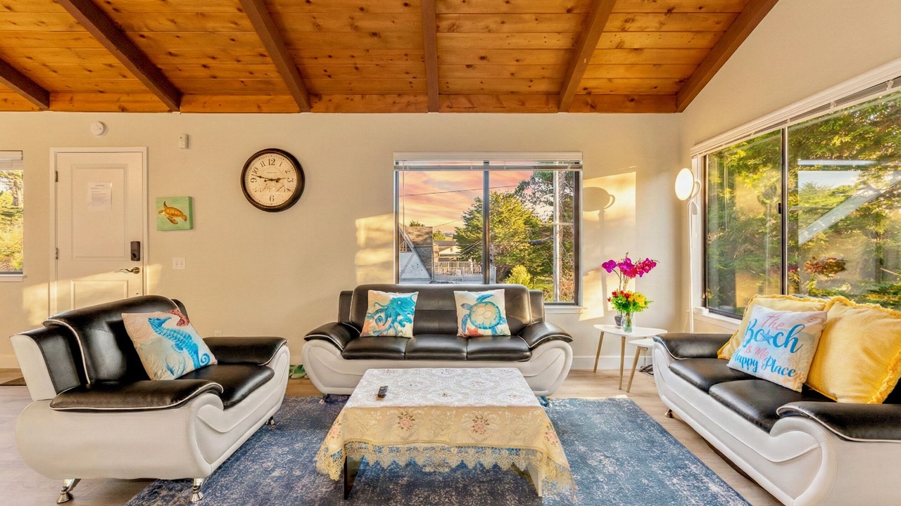 Photo of Livingroom in Moss Beach