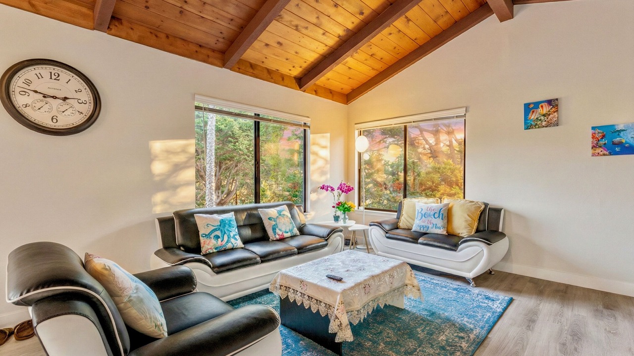 Photo of Livingroom in Moss Beach