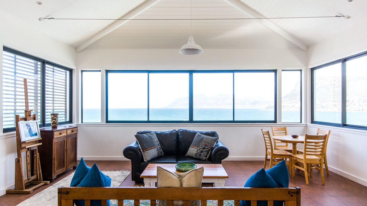 Photo of Livingroom in Redhill