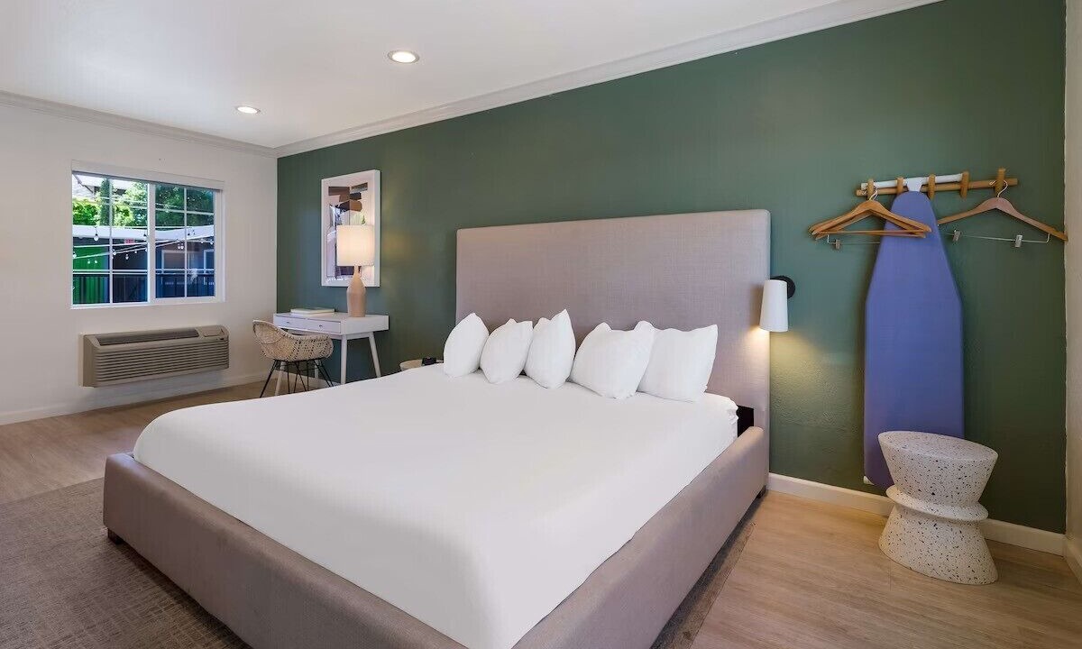 Photo of Bedroom in Piedmont Avenue