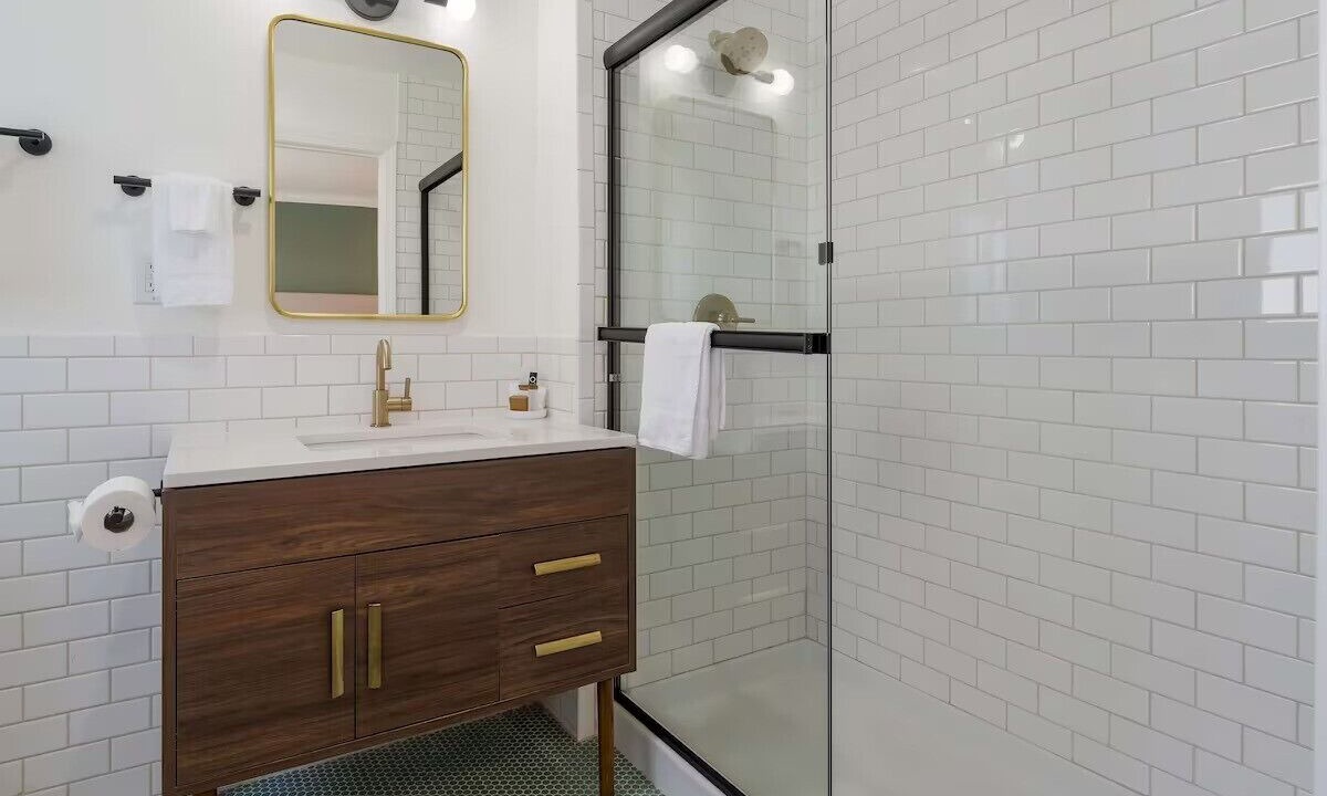 Photo of Bathroom in Piedmont Avenue