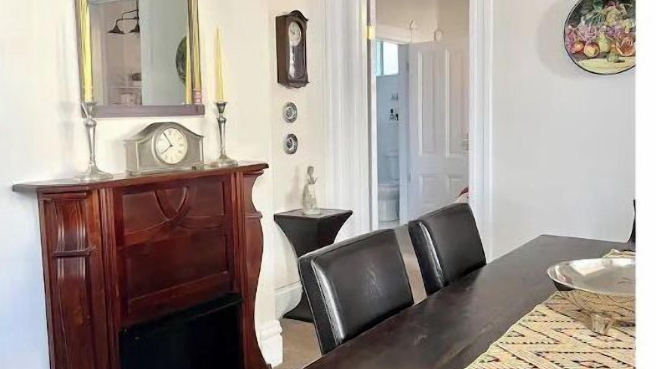 Photo of Livingroom in Oakland