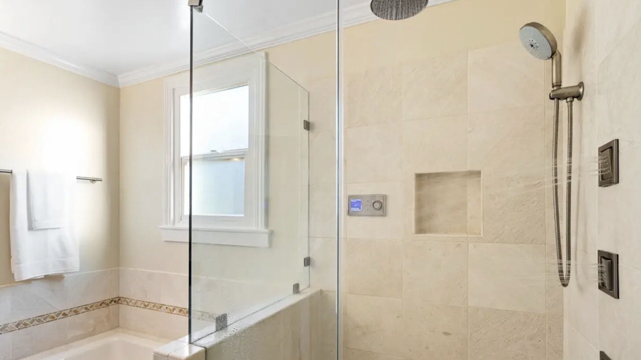 Photo of Bathroom in Miraloma Park