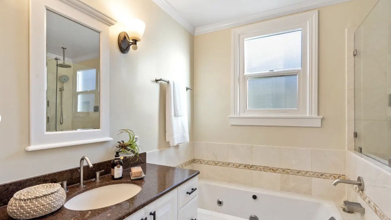 Photo of Bathroom in Miraloma Park