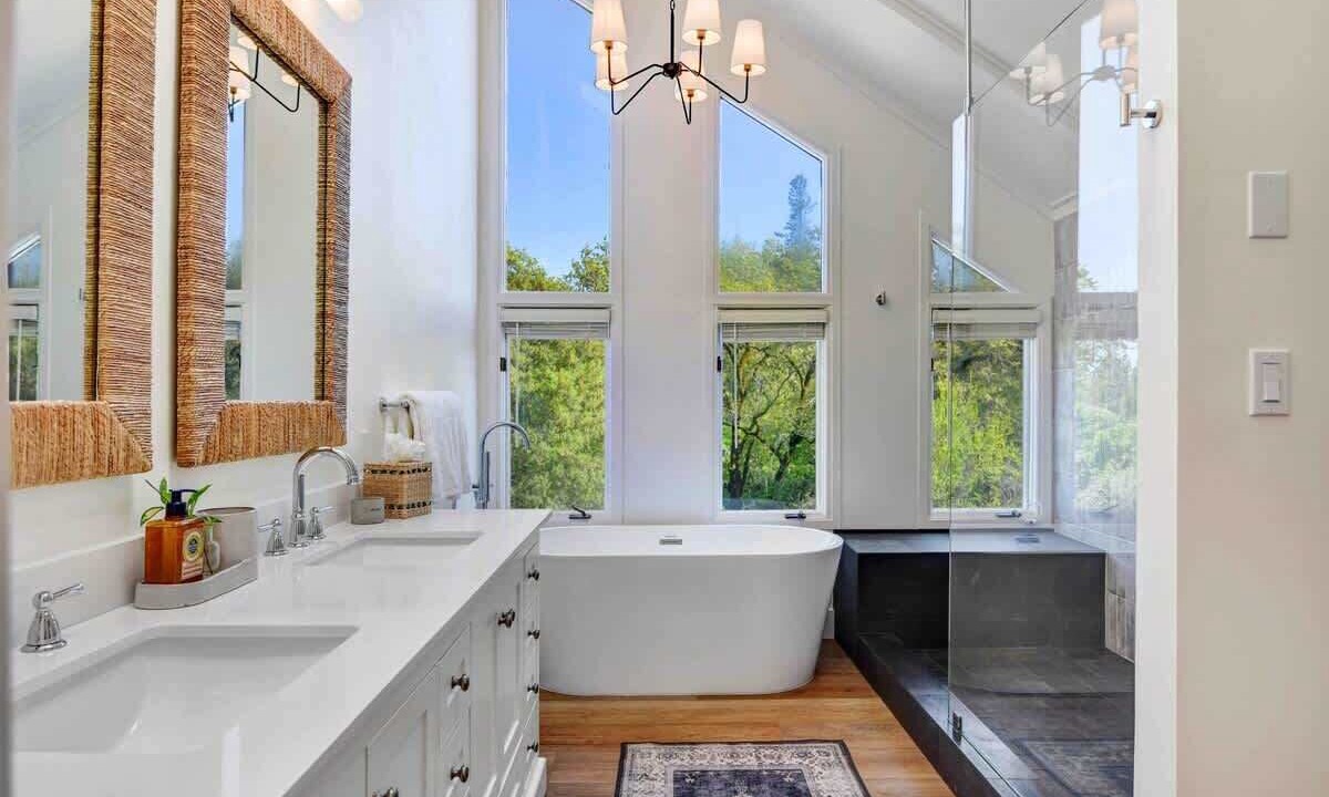 Photo of Bathroom in Eldridge