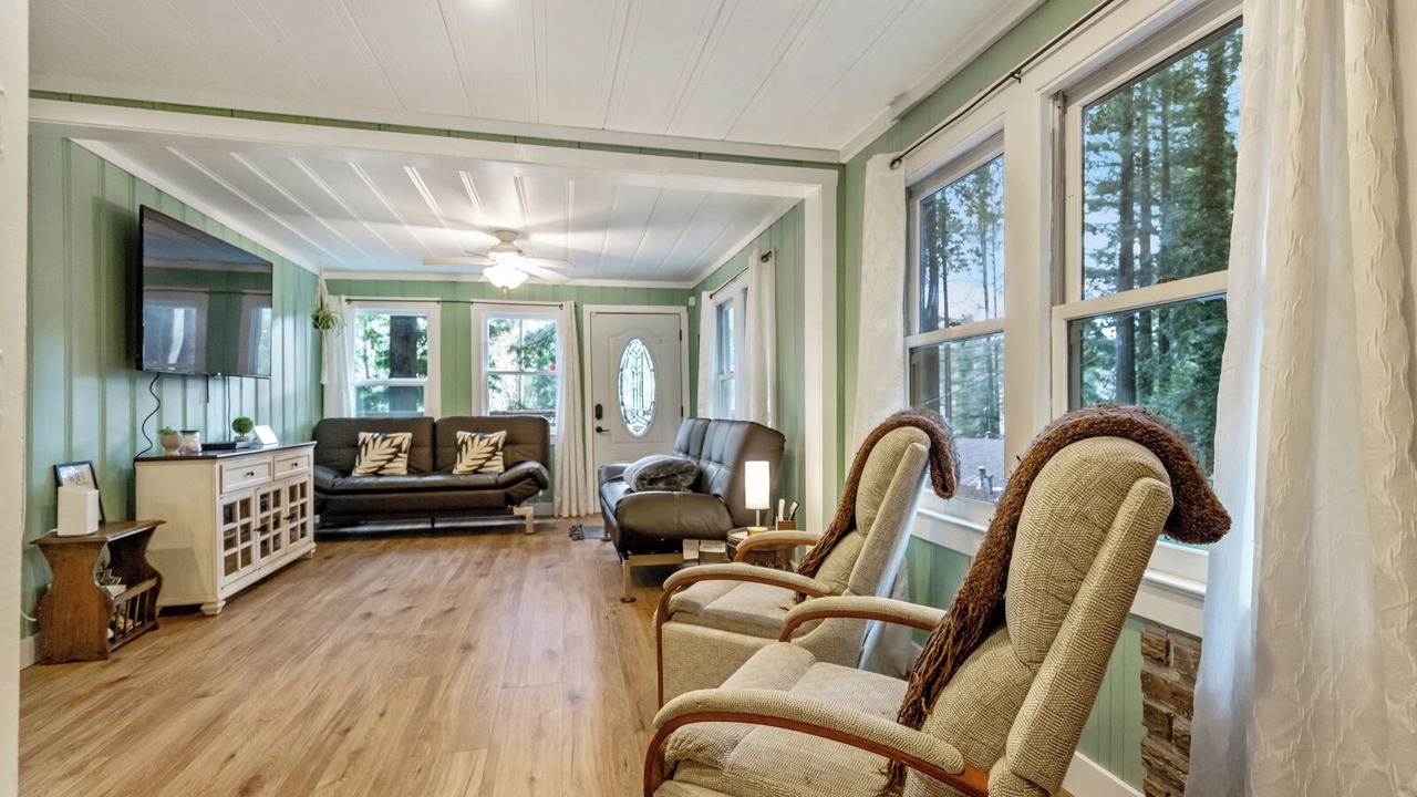 Photo of Bedroom in Guerneville