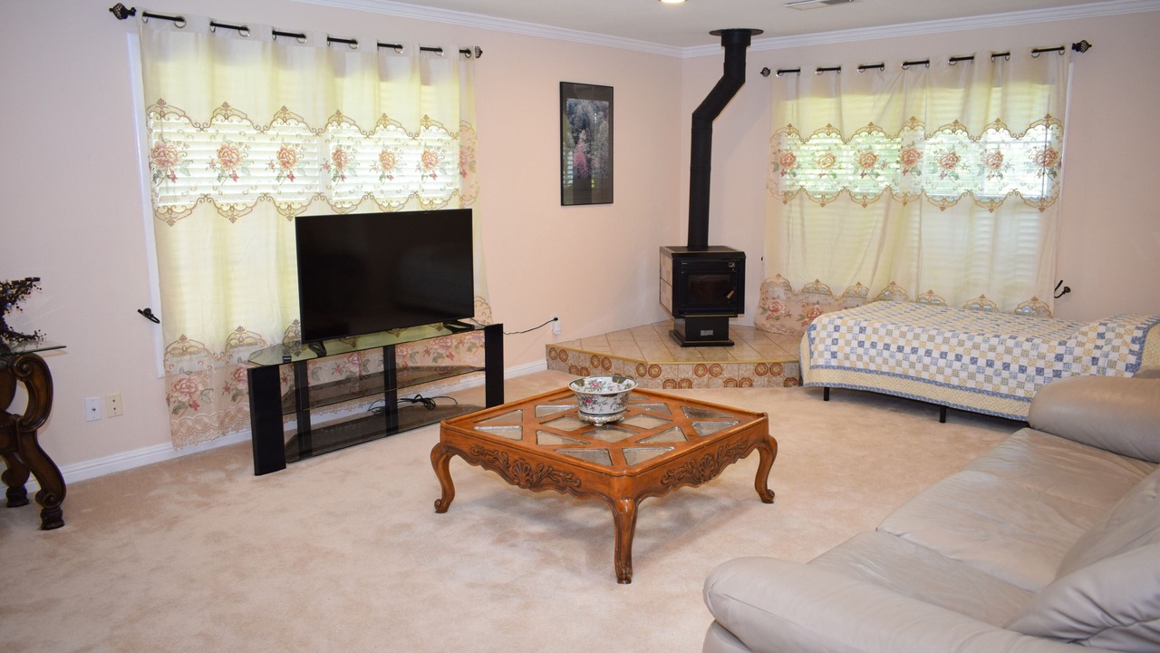 Photo of Livingroom in Saratoga