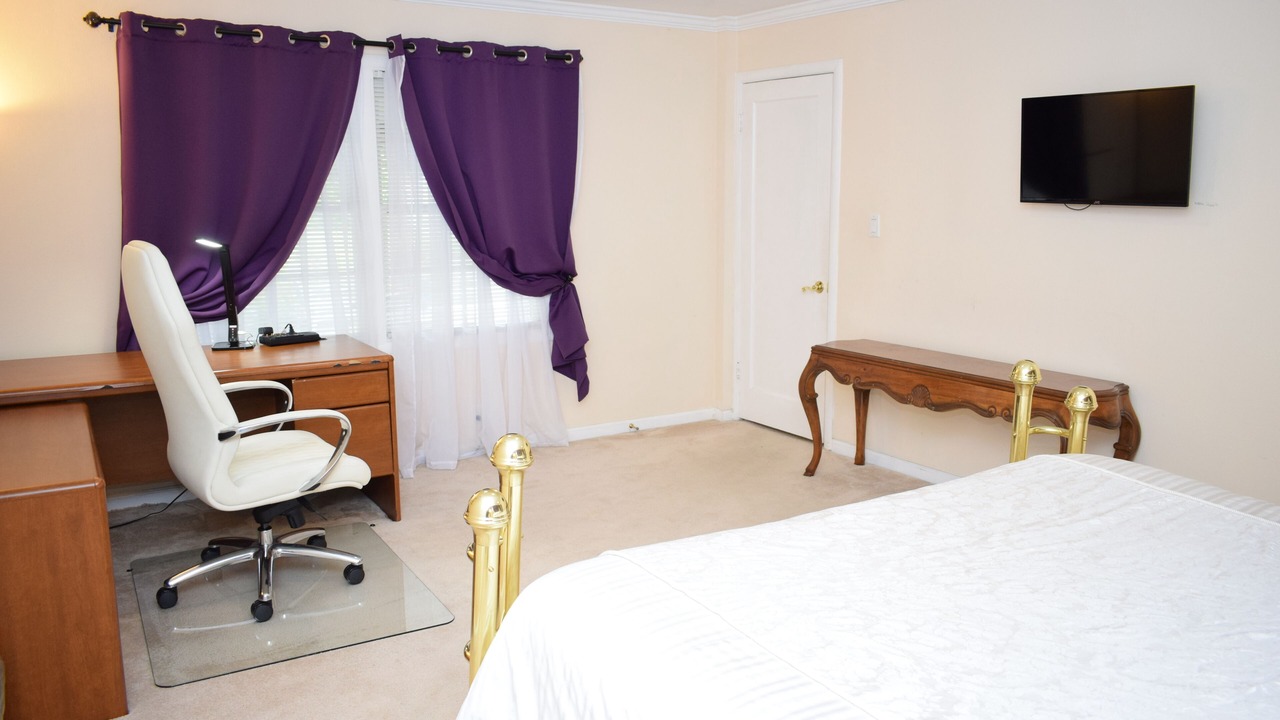 Photo of Bedroom in Saratoga
