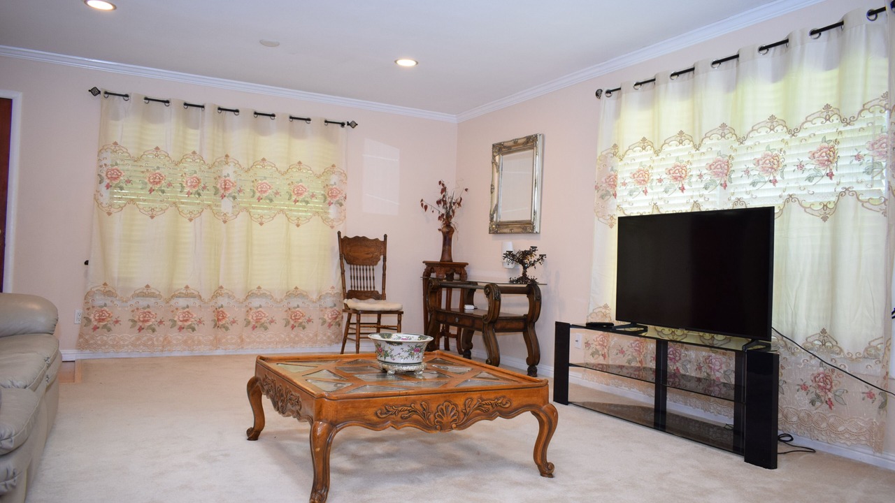 Photo of Livingroom in Saratoga