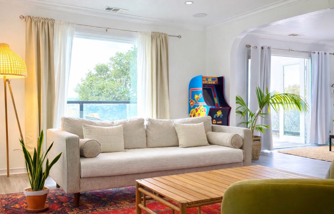 Photo of Livingroom in Oakland