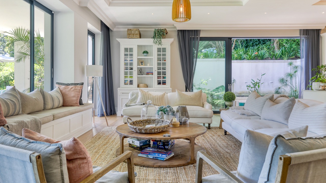 Photo of Livingroom in Bishopscourt
