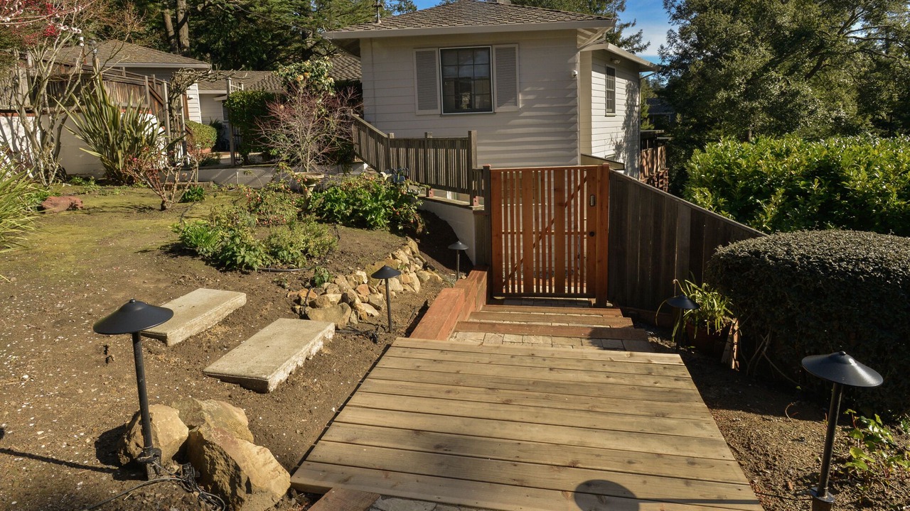 Photo of Patio Balcony in Shepherd Canyon