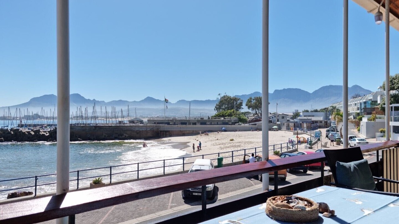 Photo of Patio Balcony in Gordons Bay Central