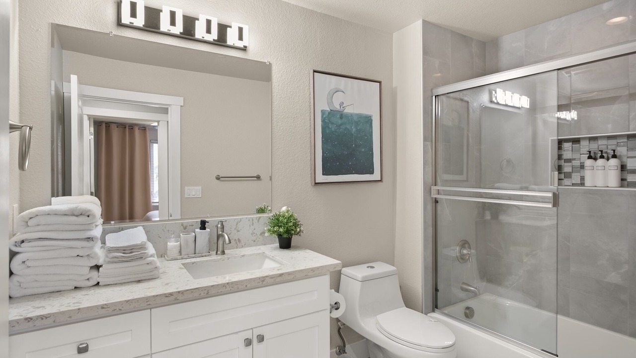 Photo of Bathroom in North Oak Park