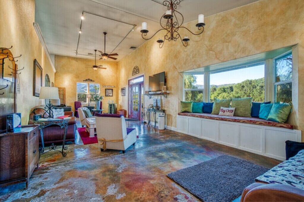 Photo of Livingroom in Upper Lake