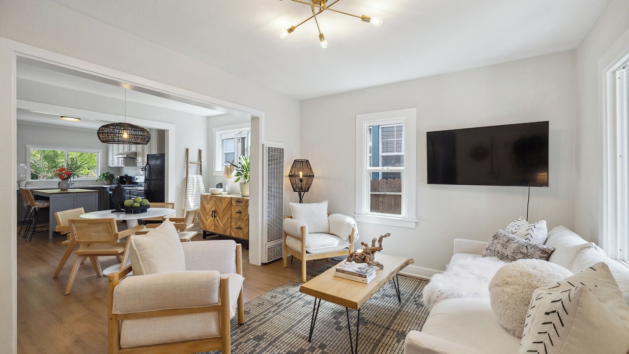 Photo of Livingroom in Redwood Heights