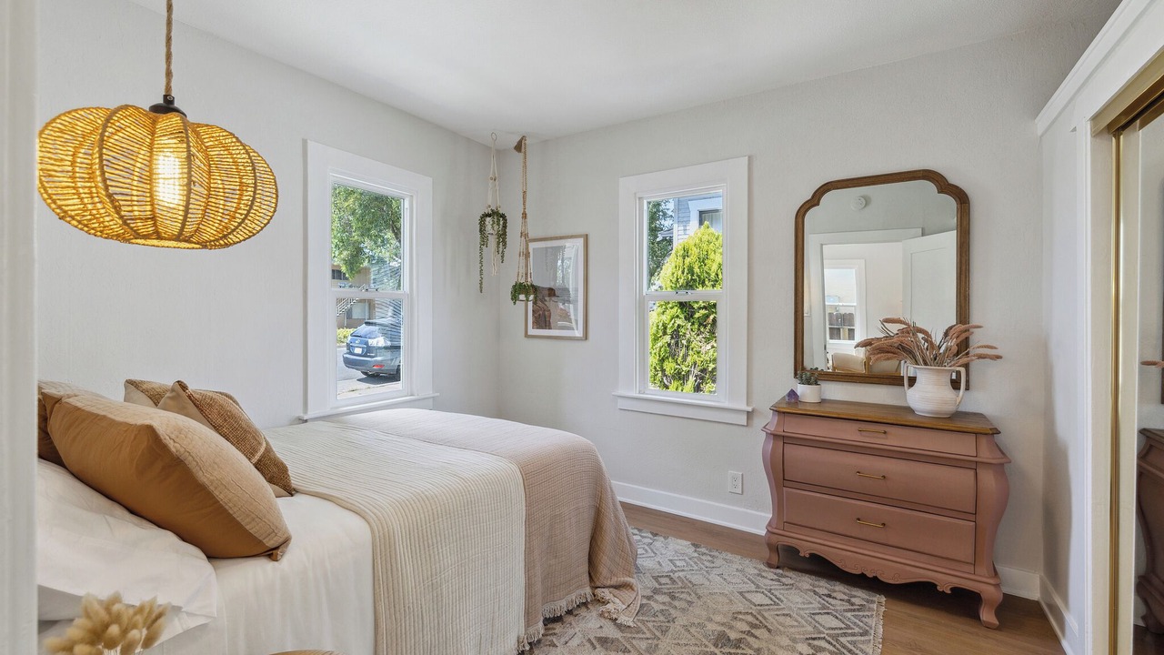 Photo of Bedroom in Redwood Heights