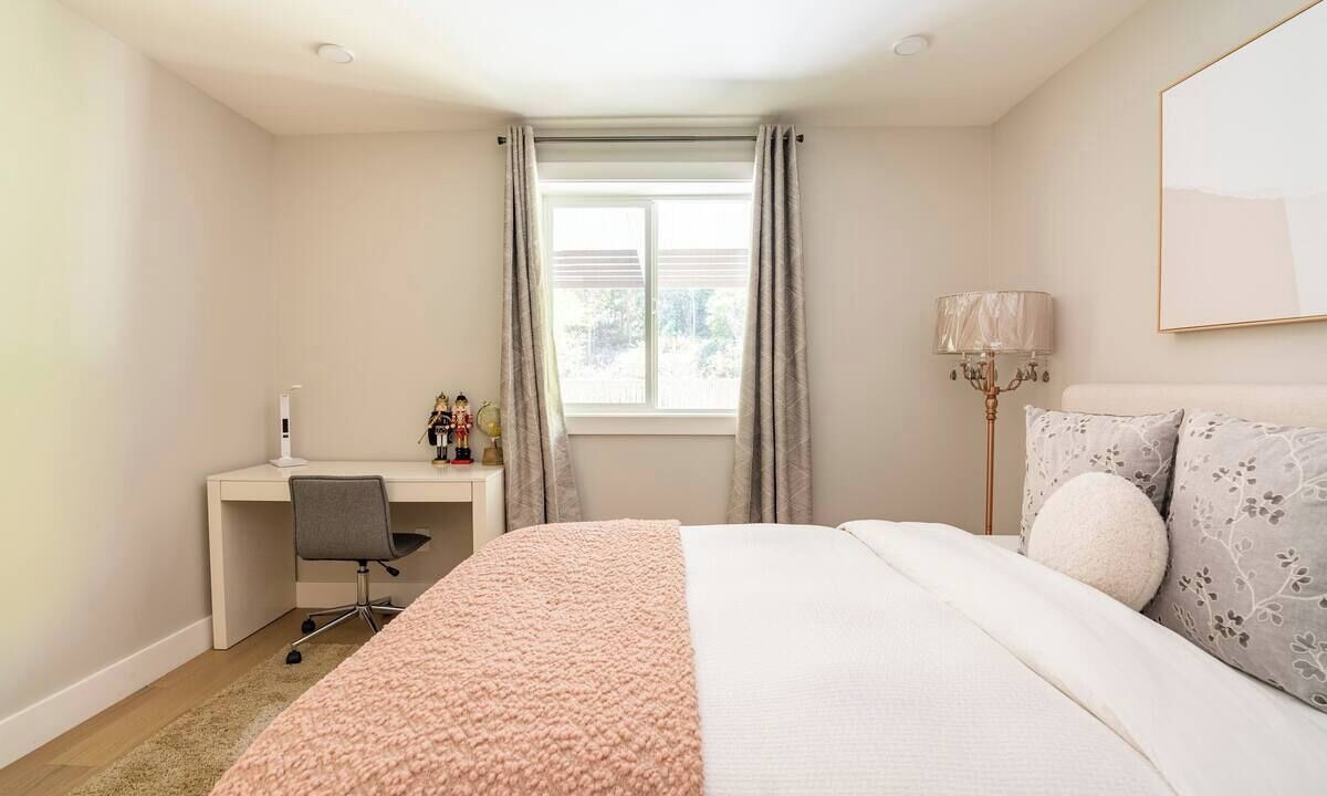 Photo of Bedroom in Daly City
