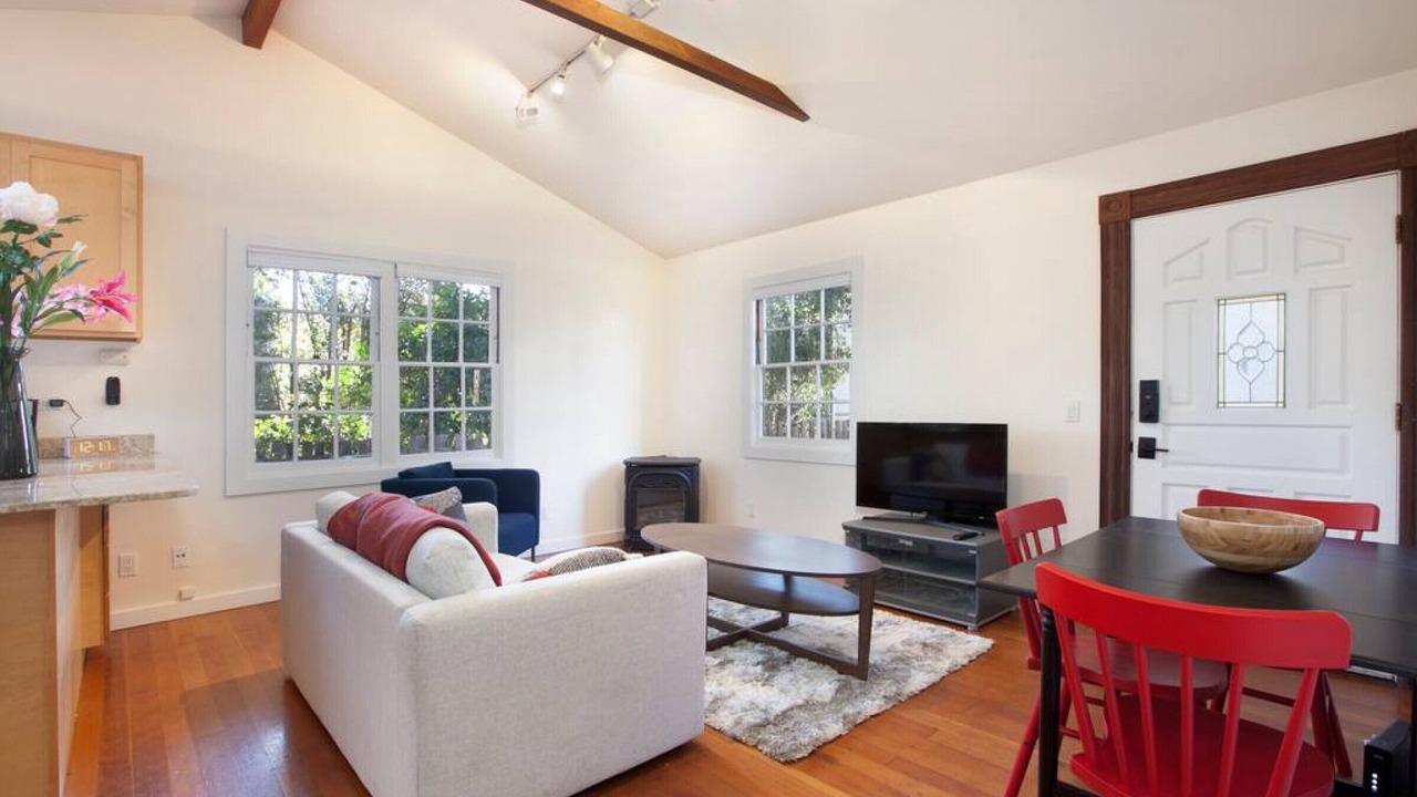 Photo of Livingroom in Poets Corner