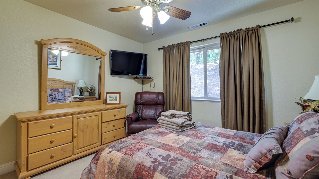 Photo of Bedroom in Groveland