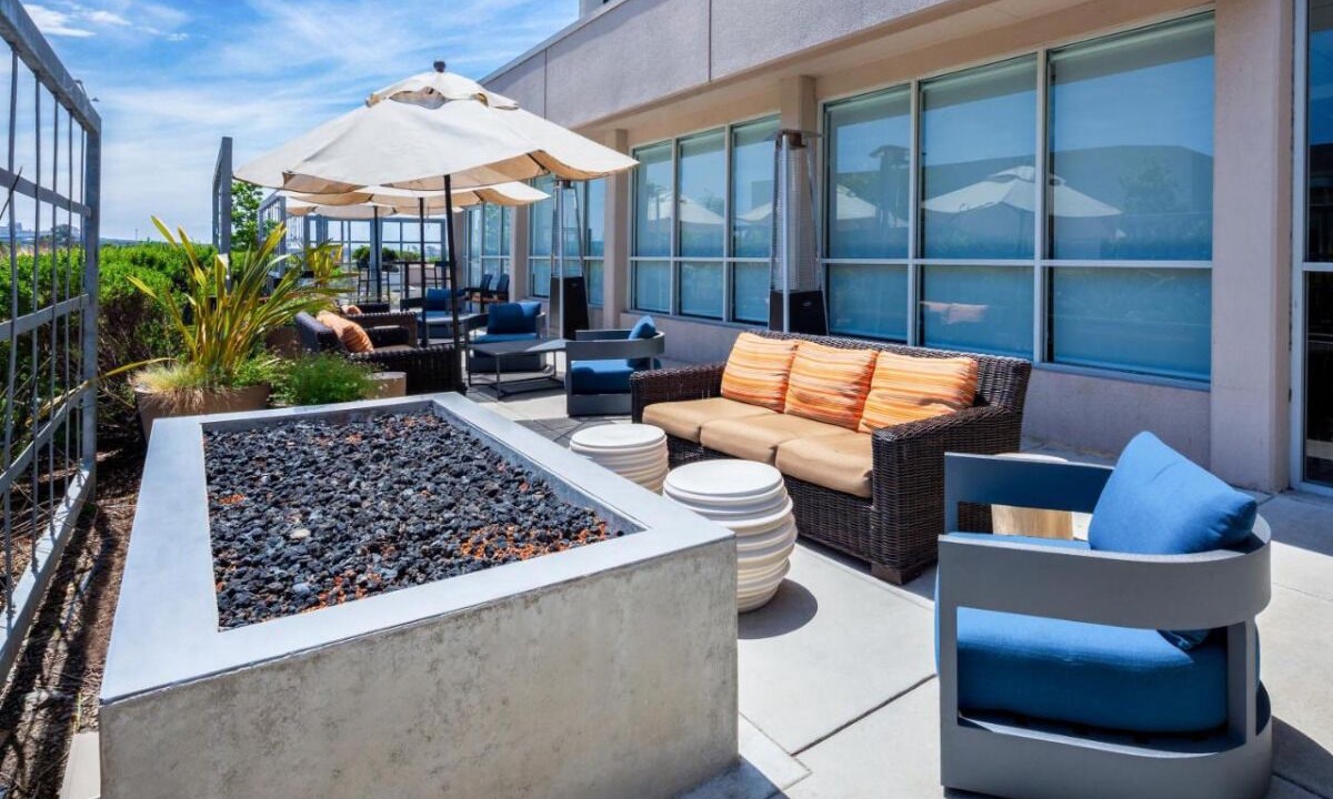 Photo of Livingroom in Emeryville