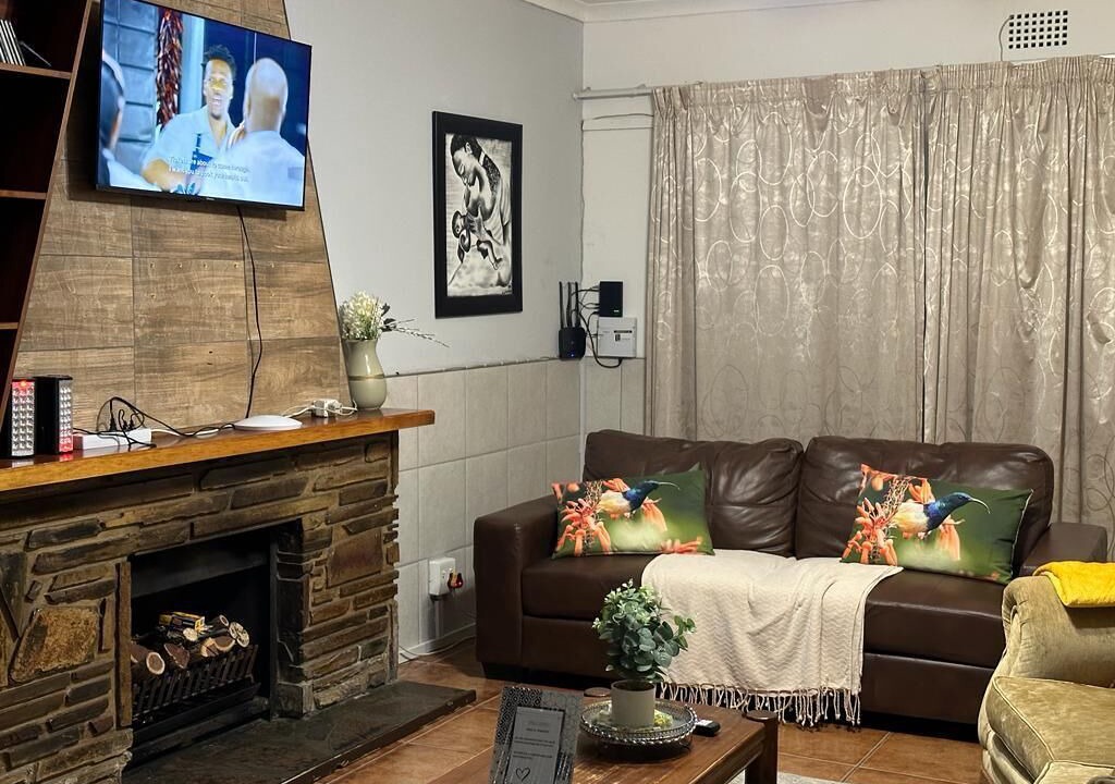 Photo of Livingroom in Greater Johannesburg Metropolitan Area