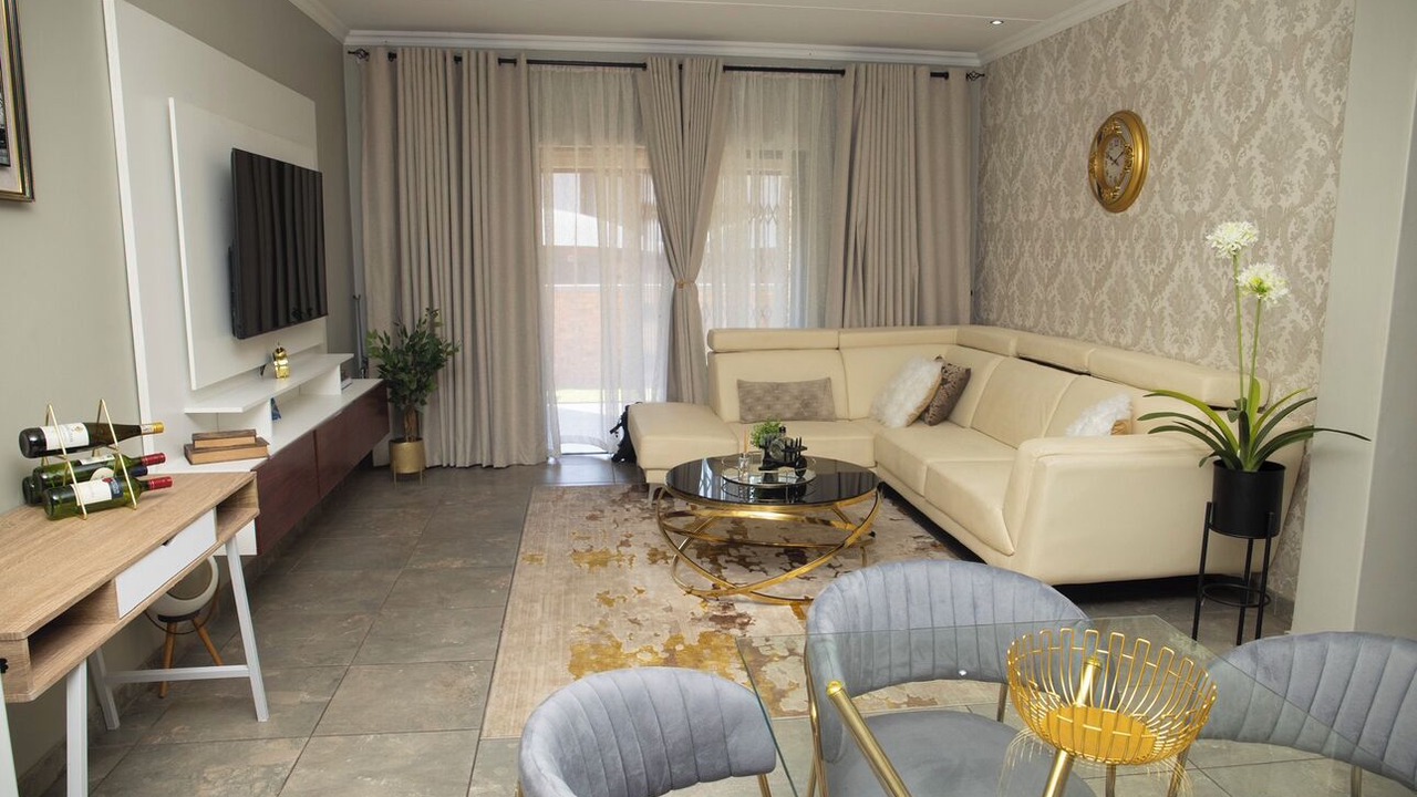 Photo of Livingroom in Greater Johannesburg Metropolitan Area