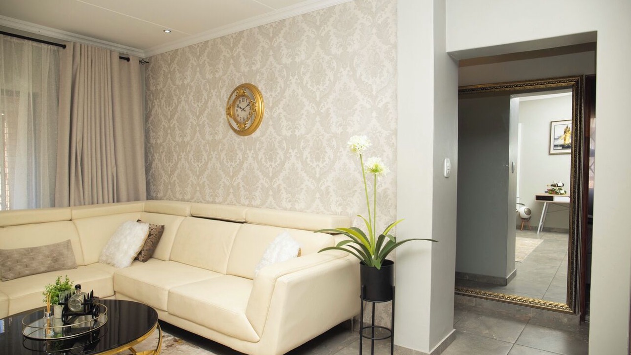 Photo of Livingroom in Greater Johannesburg Metropolitan Area