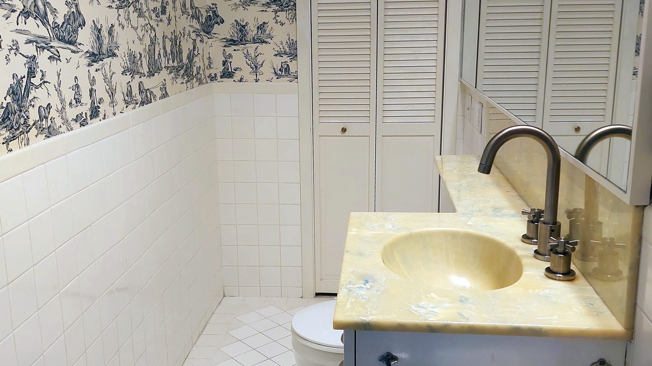 Photo of Bathroom in Theater District