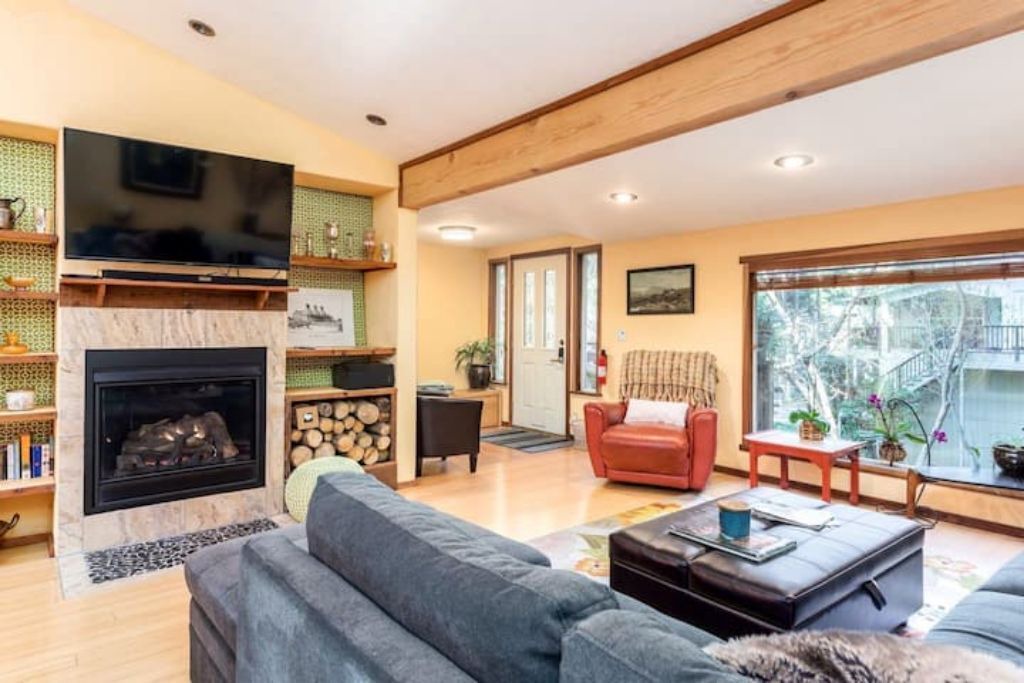 Photo of Livingroom in Guerneville