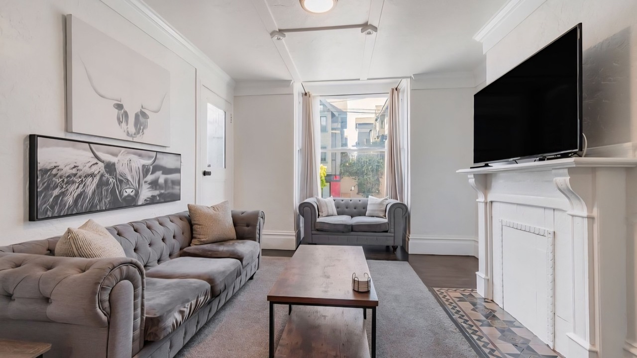 Photo of Livingroom in Haight-Ashbury